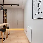 Wielka Odrzanska 317- Riverview 公寓 *